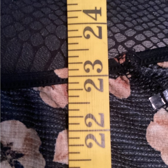 Ava & Viv Black and Brown Floral Top Size 3X - Picture 7 of 8